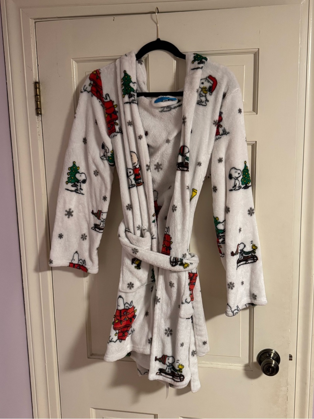 Peanuts White Holiday Snoopy Hooded Robe